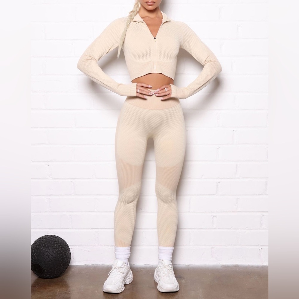 New 3 Piece Beige Active Seamless Legging, Sports Bra and Top Bundle – S